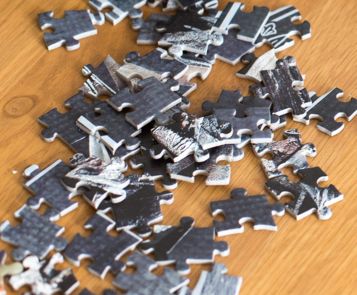 Dark Horse Deluxe Game Of Thrones: Iron Throne Deluxe Puzzle (1000 Piece)