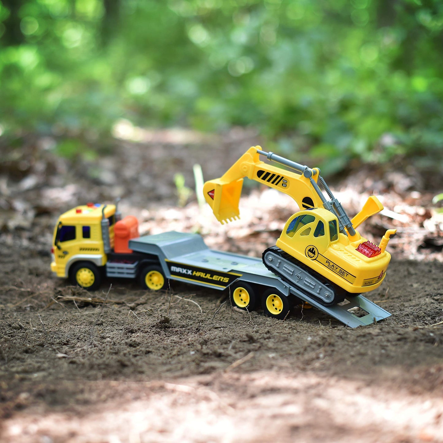 Maxx Action 17” Vehicle Transport Playset with Excavator, Bright Lights & Sounds, Friction Powered, Yellow Construction Truck for Kids