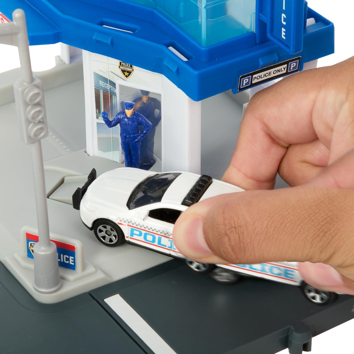 Matchbox Action Drivers Police Traffic Center Playset with 1:64 Scale Ford Police Interceptor Toy Car, Multicolor, Model HRY44