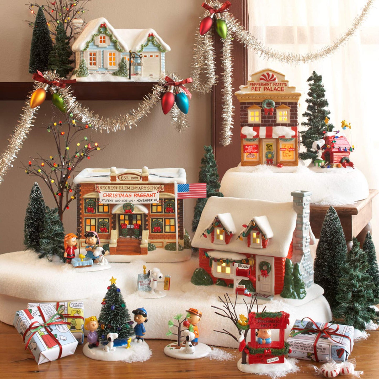 Department 56 Peanuts Pageant Village