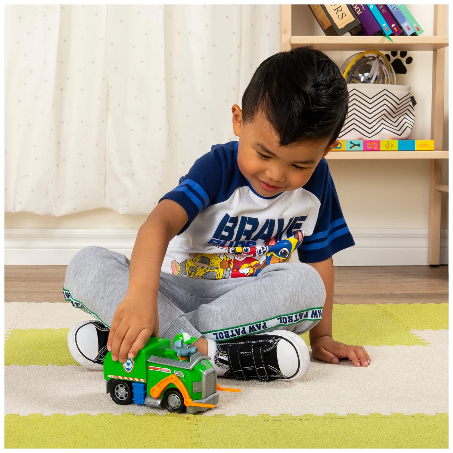 Paw Patrol, Rockys Recycle Truck Vehicle with Collectible Figure, Preschool Toys for Boys & Girls Ages 3 and Up