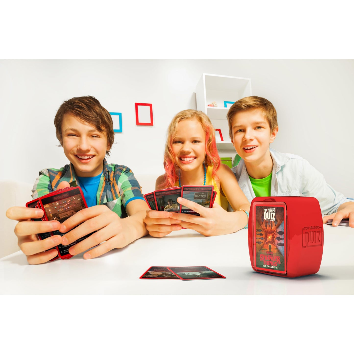 Top Trumps Stranger Things: Quiz Games - Trivia Quiz - Teen Games - Great Travel Games and Road Trip Games - Trivia Outdoor Games - Family Games for Teens and mature-themeds 2+ Players - Ages 15+