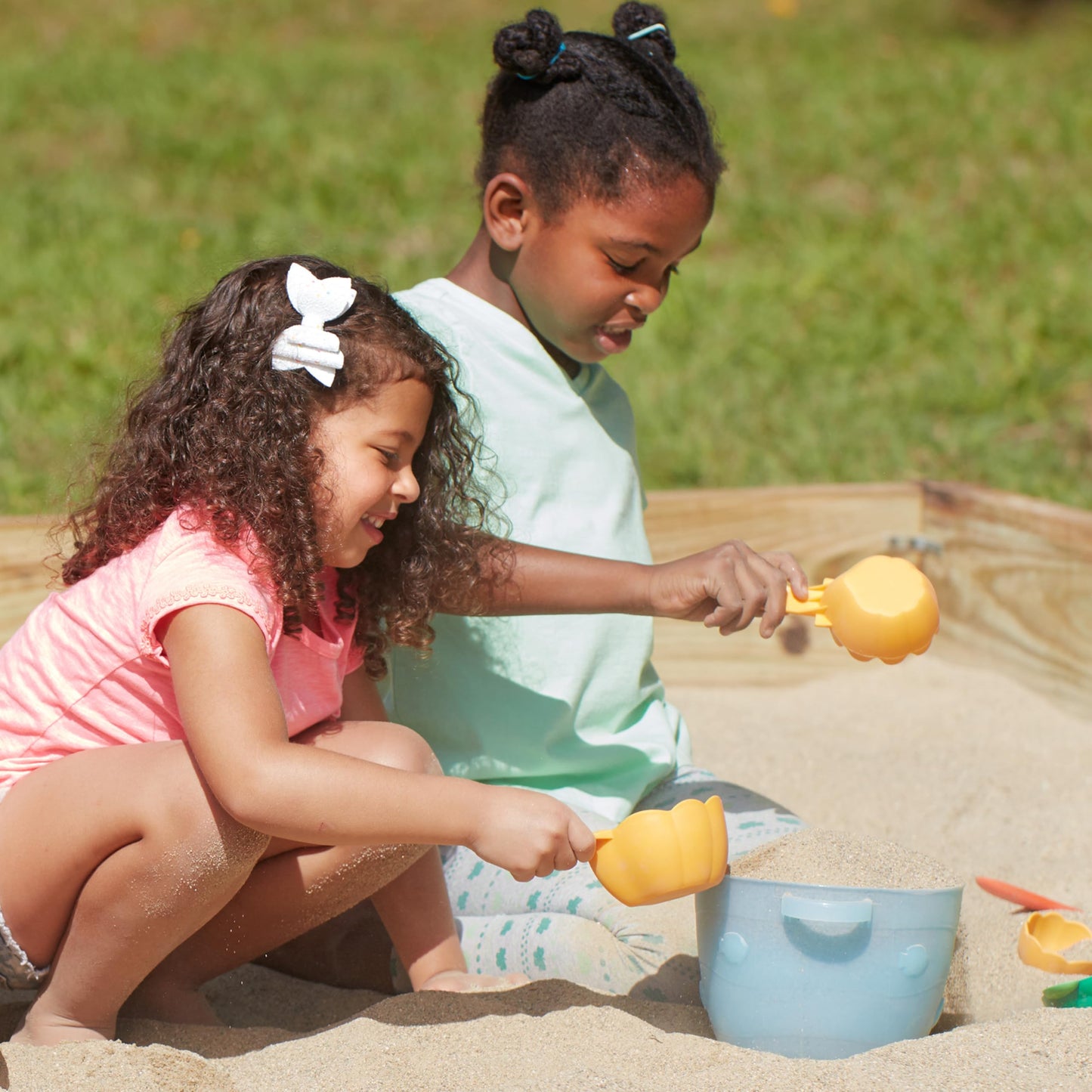 Melissa & Doug Sunny Patch Seaside Sidekicks Sand Baking Set, Outdoor Play Toy for Kids 3+, Plastic, White, Model 6432