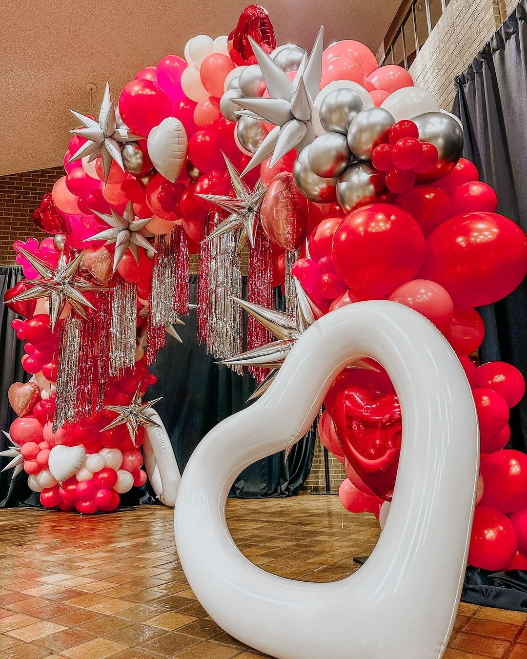 Bezente Red Balloons 18 Inch - 30 Pack Large Thick Red Balloons Big Round Red Latex Balloons For Valentine'S Day Wedding Anniver