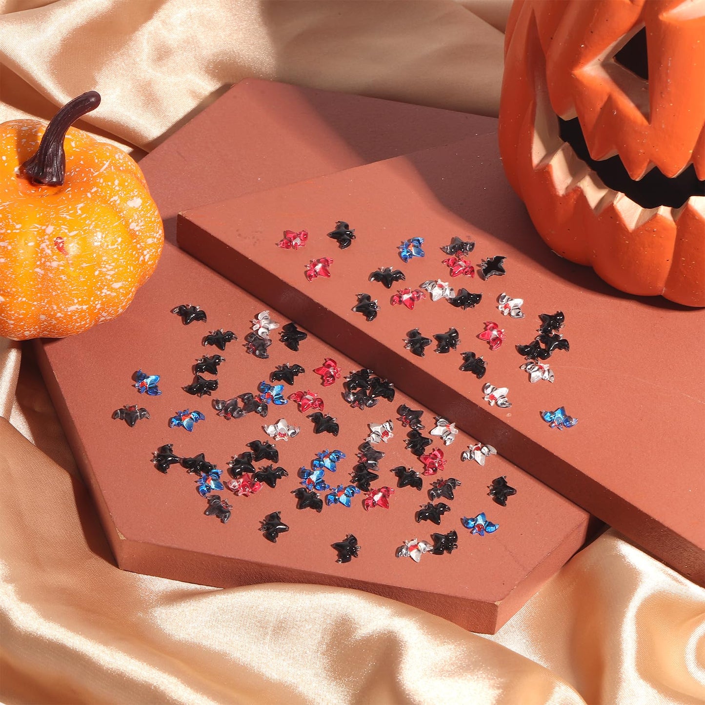 80pcs Halloween Mini Bats  Smooth Washable Resin Halloween Dollhouse Miniatures Dollhouse Miniature Tiny Bats Spooky Themed Cartoon Flat Back Bats for Crafts Scrapbooking (Black  Colorful)