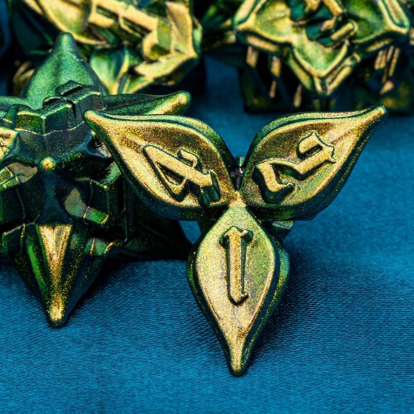 ARUOHHA 7PCS DND Metal Dice Set Yellow Green Dungeons and Dragons Leaf Design D&D Dice, 6 Sided Handmade Polyhedral Dice RPG Rol