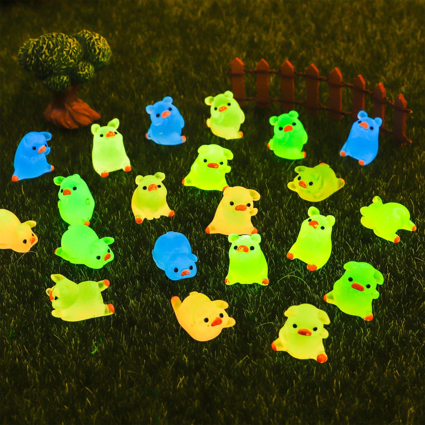 Fuyamp 100 Pieces of Mini Resin Luminous Pig in The Dark Tiny Pig Luminous Mini Portrait Mini Fairy Garden DIY Christmas Birthda