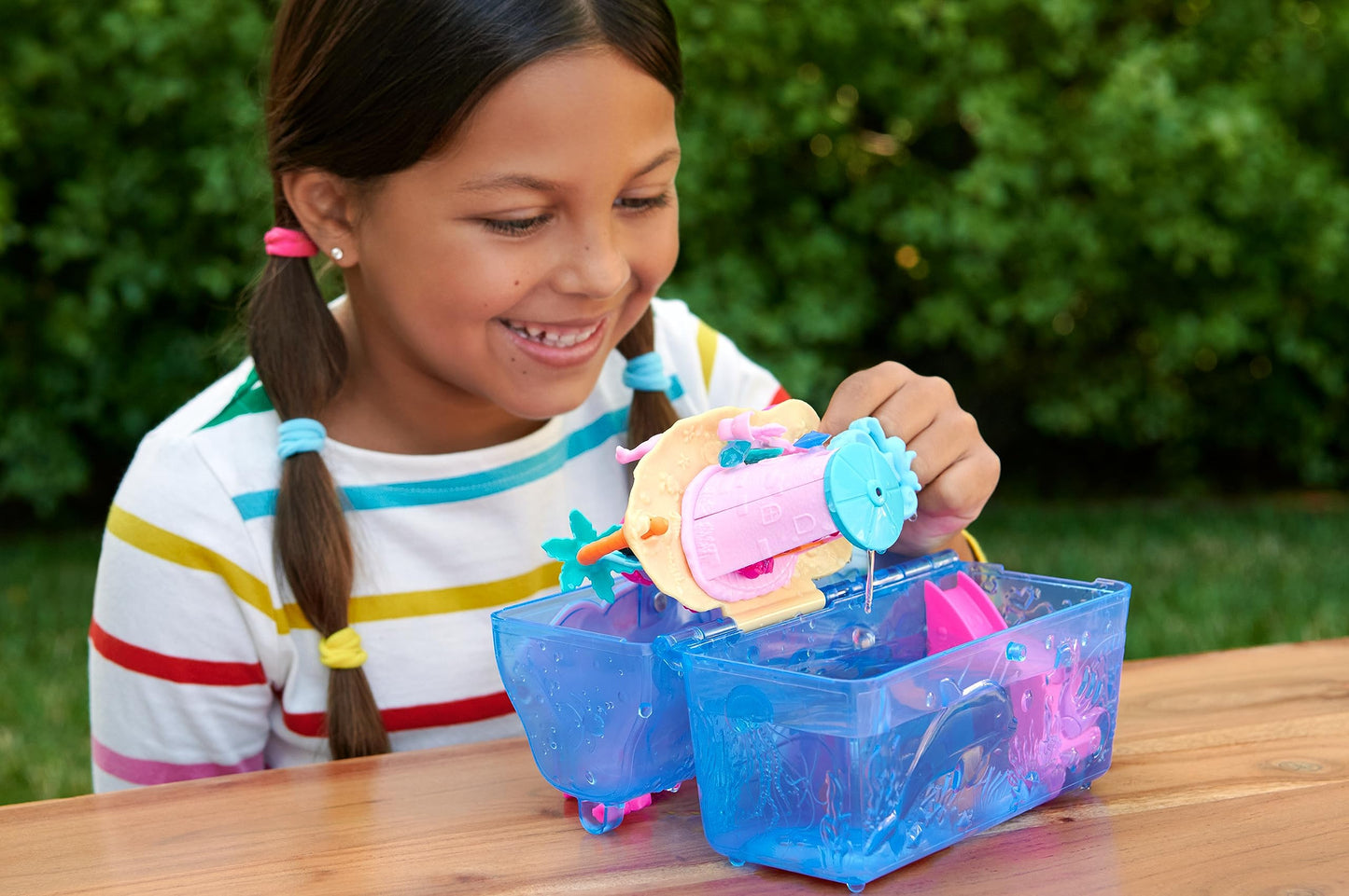 Polly Pocket Sparkle Cove Adventure Playset - Treasure Chest Toy with 2 Dolls, Surprise Accessories, Water Play, Multicolor