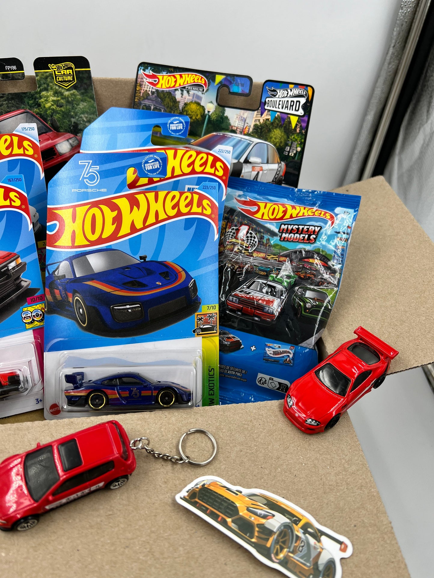 Planet n Toys Diecast Box 1:64 Assorted Collectible Hotwheels/Matchbox