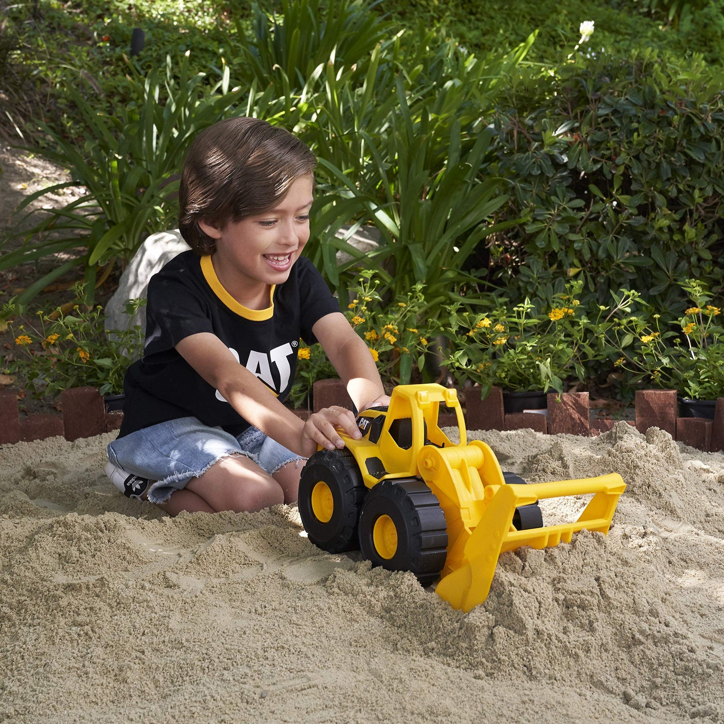 CAT Construction Toys, 15'' Front Loader Construction Toy, Ages 2+, Sturdy Plastic, No Batteries Required, Tough Rigs Series