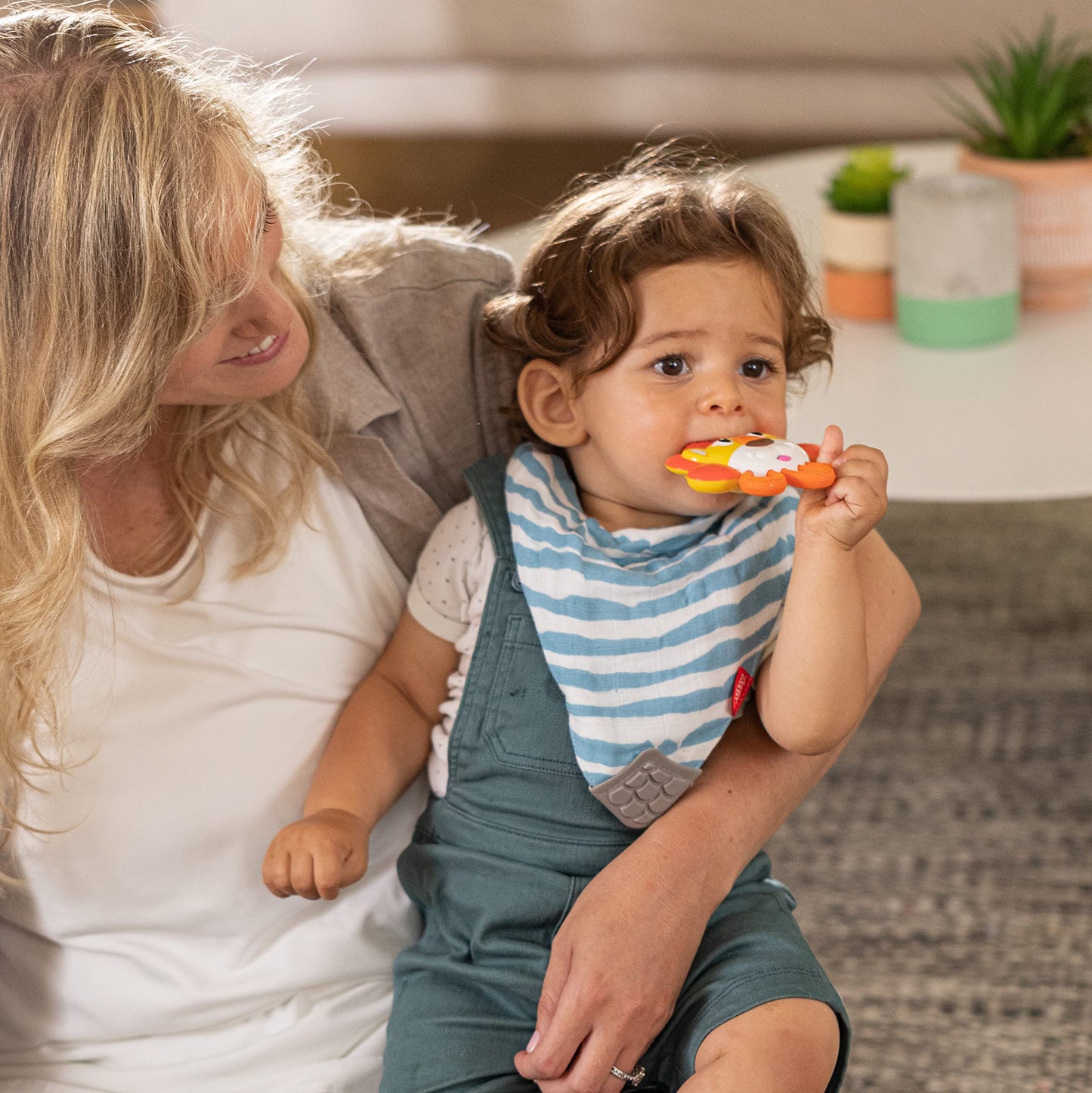 Nuby Vibe-Eez Vibrating Teether - Battery Powered - Textured Surface And Easy To Grasp Toy For Baby Teething Relief - 3+ Months - Lion