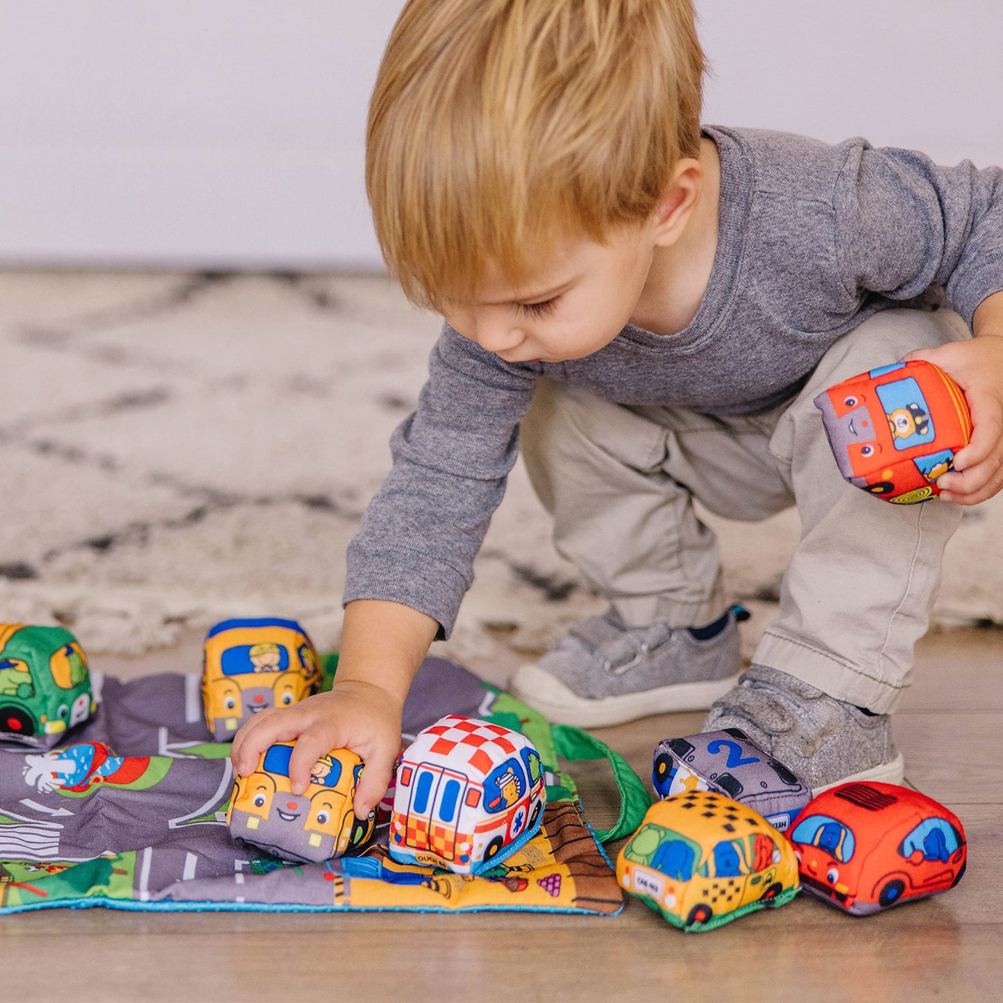 Melissa & Doug Take-Along Town Play Mat (19.25 x 14.25 inches) with 9 Soft Vehicles - with Storage Bag, Toy Vehicle Play Sets fo