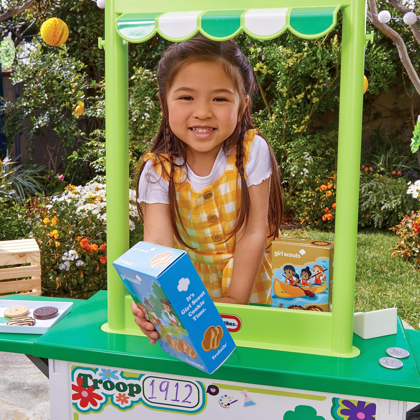 Little Tikes Girl Scout Cookie Booth With 19 Accessories, Cookie Selling Pretend Play Toy, For Indoor And Outdoor, For Kids Ages