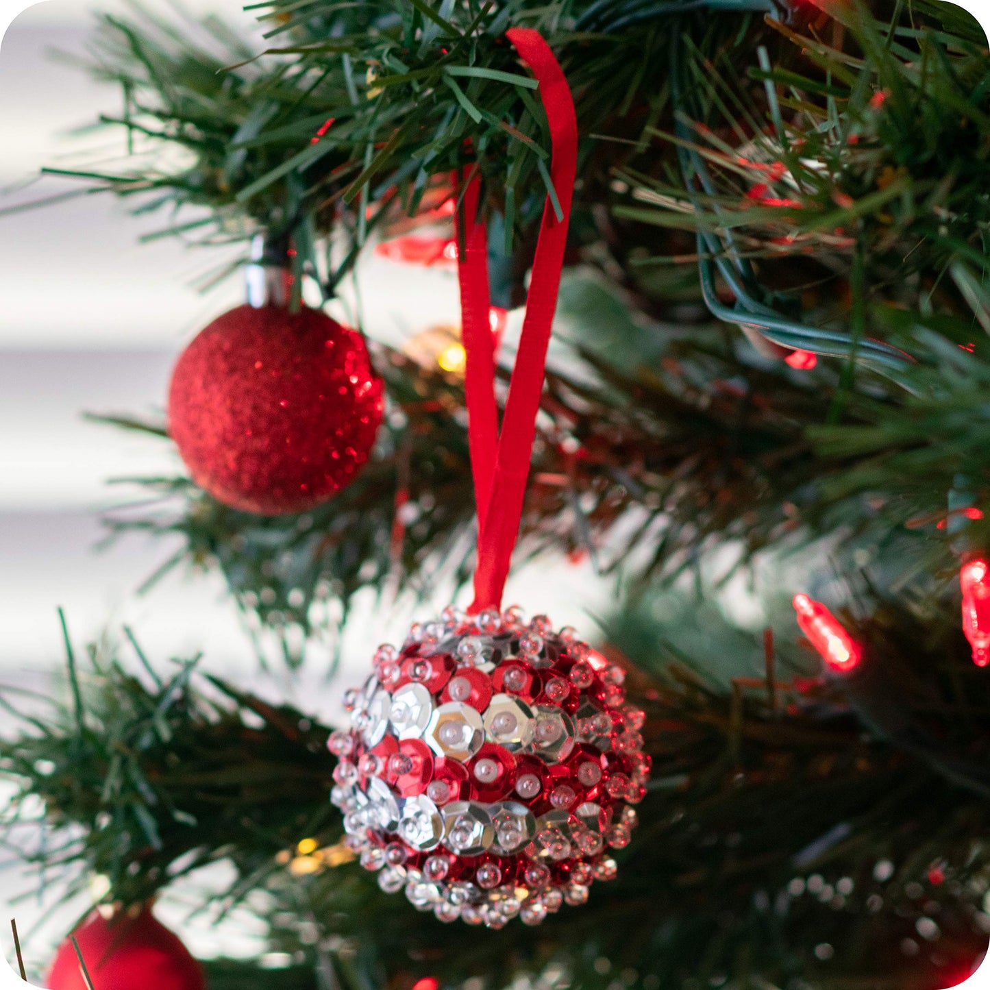 READY 2 LEARN Sequin Ornament Set - Christmas Crafts for Kids - 6 Inches - Green, Red, Silver - Model CE10021