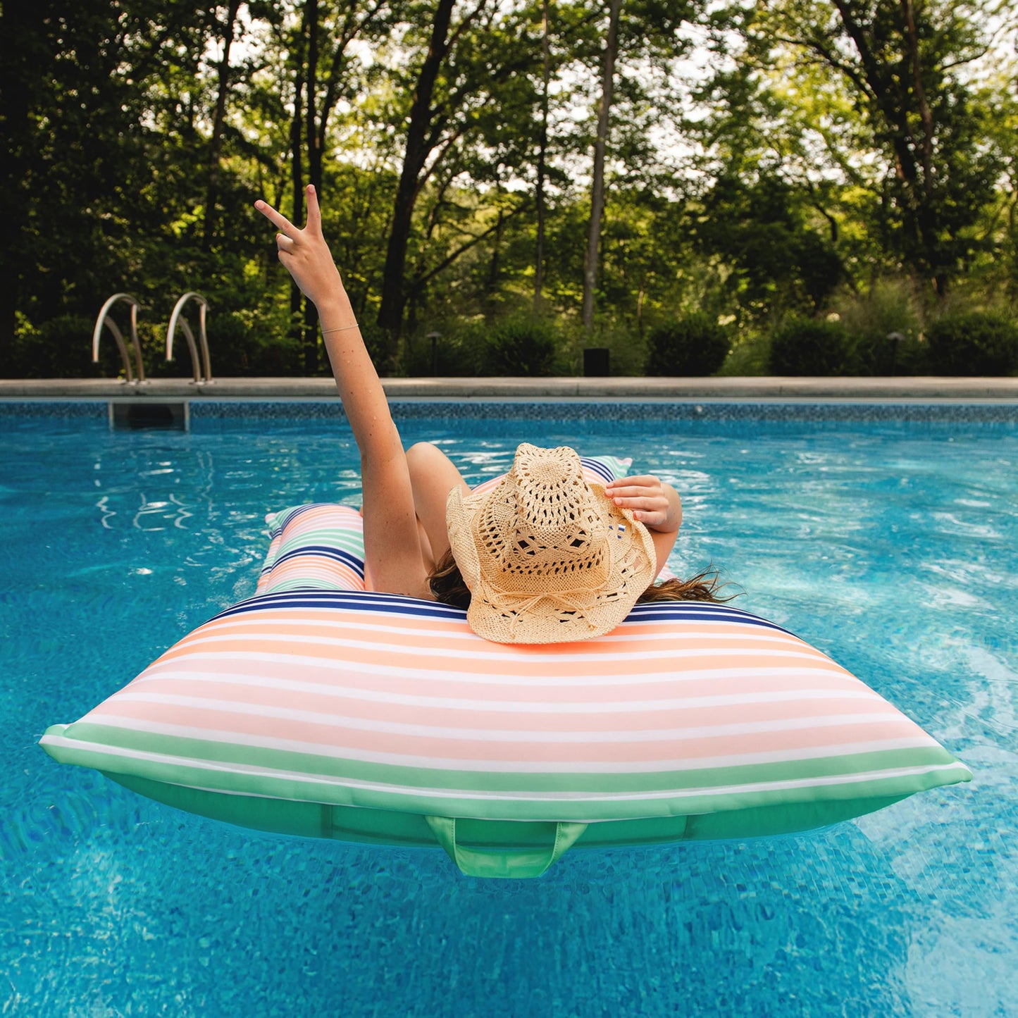 Big Joe Lagoon Lounger No Inflation Needed Pool Float, Rivera Stripe Turquoise Double Sided Mesh, Quick Draining Fabric, 5 Feet