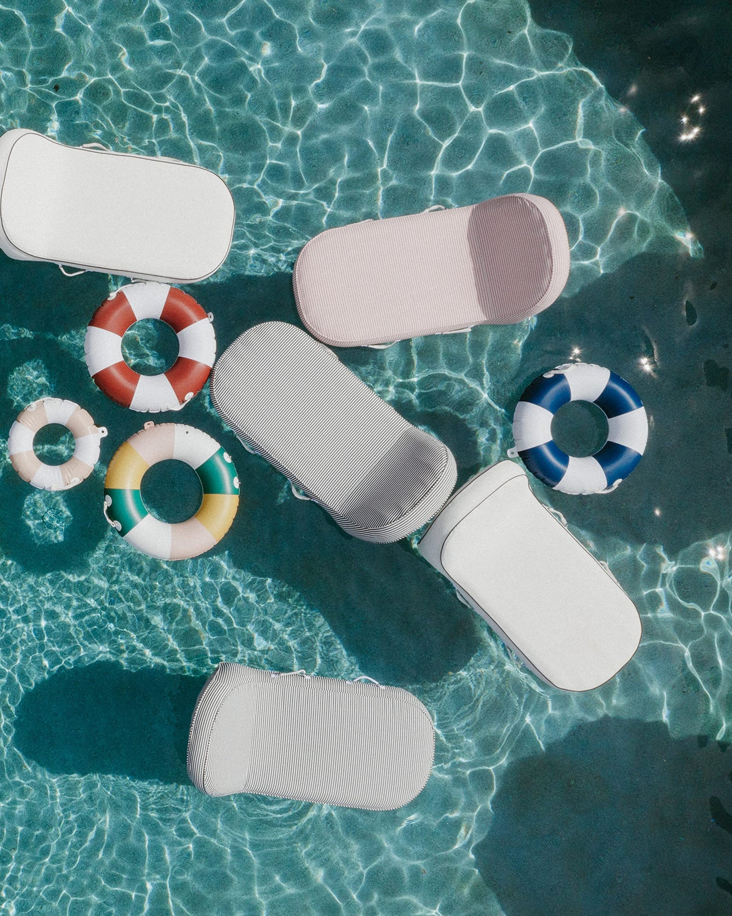 Business & Pleasure Co. Classic Pool Float - Vintage Inflatable Pool Ring For Adults - 70S Panel Cinque - L/Xl