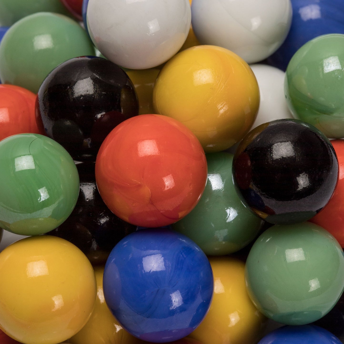 Yellow Mountain Imports 60 Pieces Chinese Checkers Marbles Set With Solid Colors - 16 Millimeters