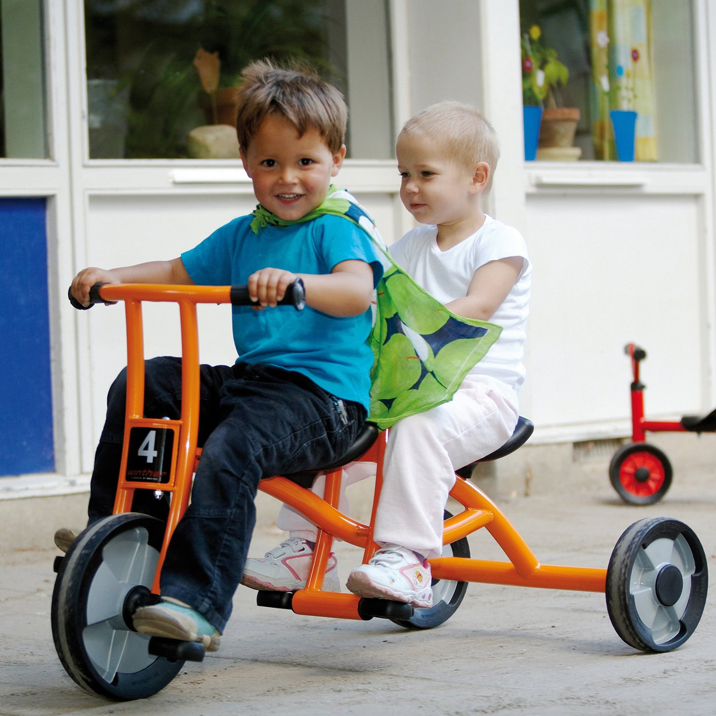 Winther Win554 Circleline Taxi, Grade Kindergarten To 1, 19.48'' Height, 23.62'' Wide, 39.37'' Length