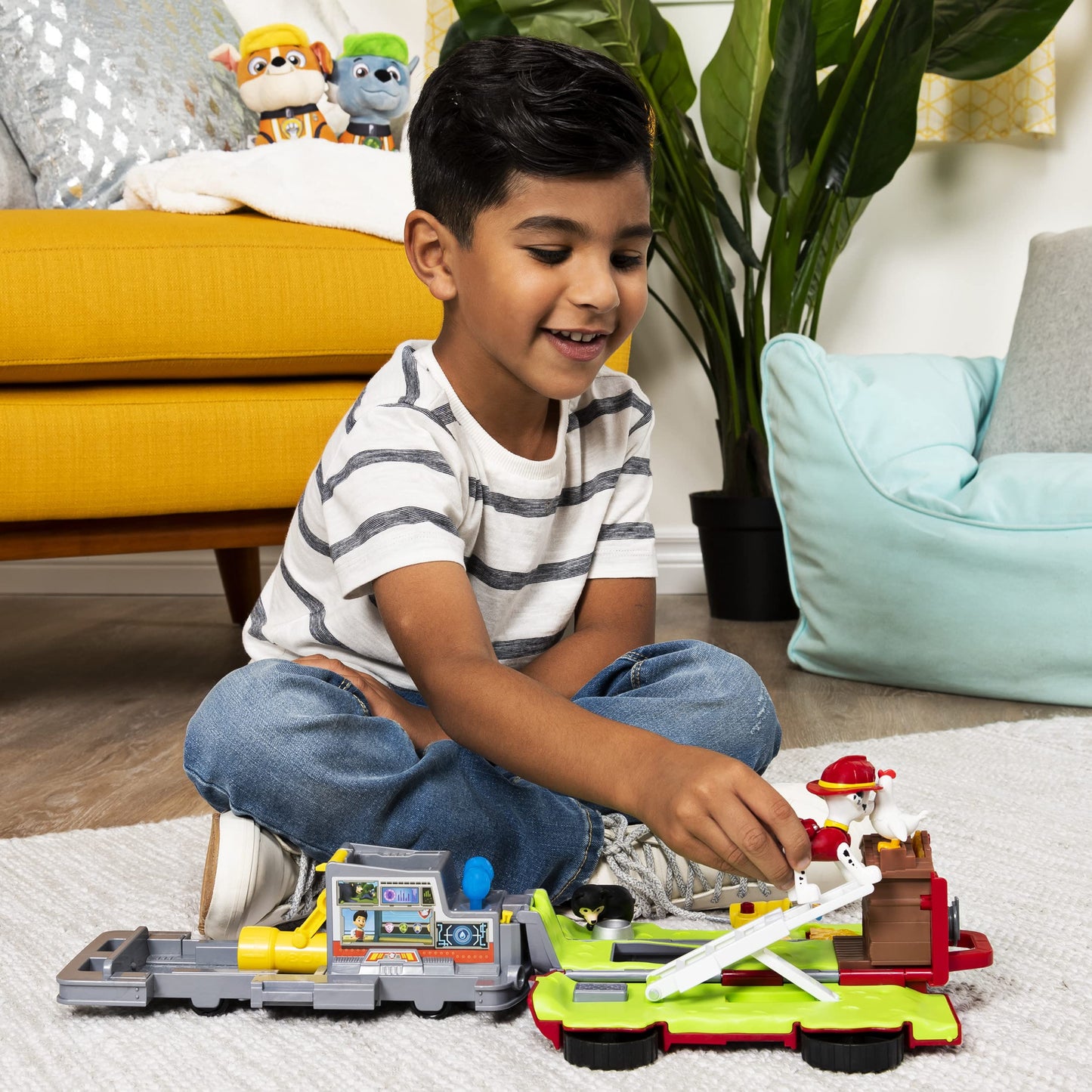 Paw Patrol, Marshalls Ride N Rescue, Transforming 2-In-1 Playset & Fire Truck, For Kids Aged 3 & Up