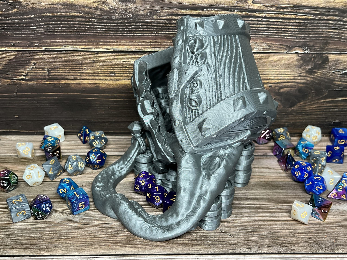 Munnygrubbers - 6'' Mimic Dice Tower - (Random 7Pcs D20 Dice Set Included) - No Paint Odorless Plastic - Tabletop Roleplaying Ga