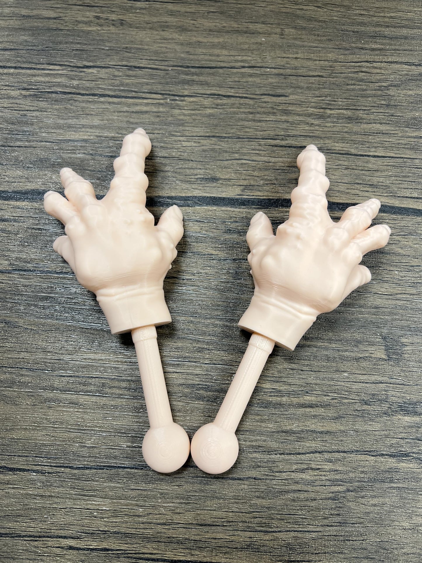 Munnygrubbers - 1 Pair Tiny Hands With Sticks - Mini Little Hand Stick Puppet - Halloween Costume - Strong Hand Prop - Scary Movies - Novelty Toy Gift - Tiktok Famous - (Creepy 1X Set)