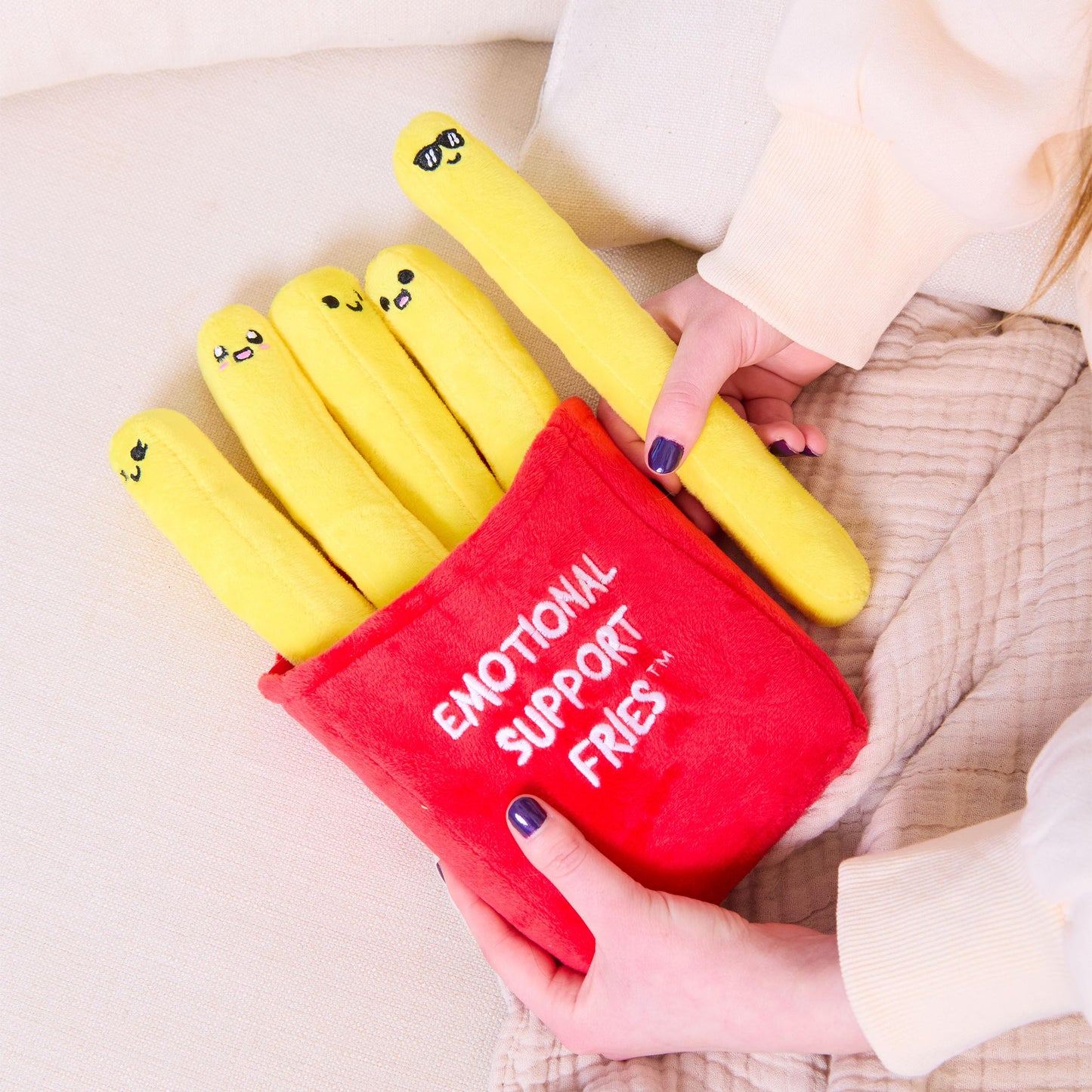 WHAT DO YOU MEME? Emotional Support Fries Plushies Set - 5 Cuddly Toys in Yellow, Red, White, Black - One Size, Model ESF504