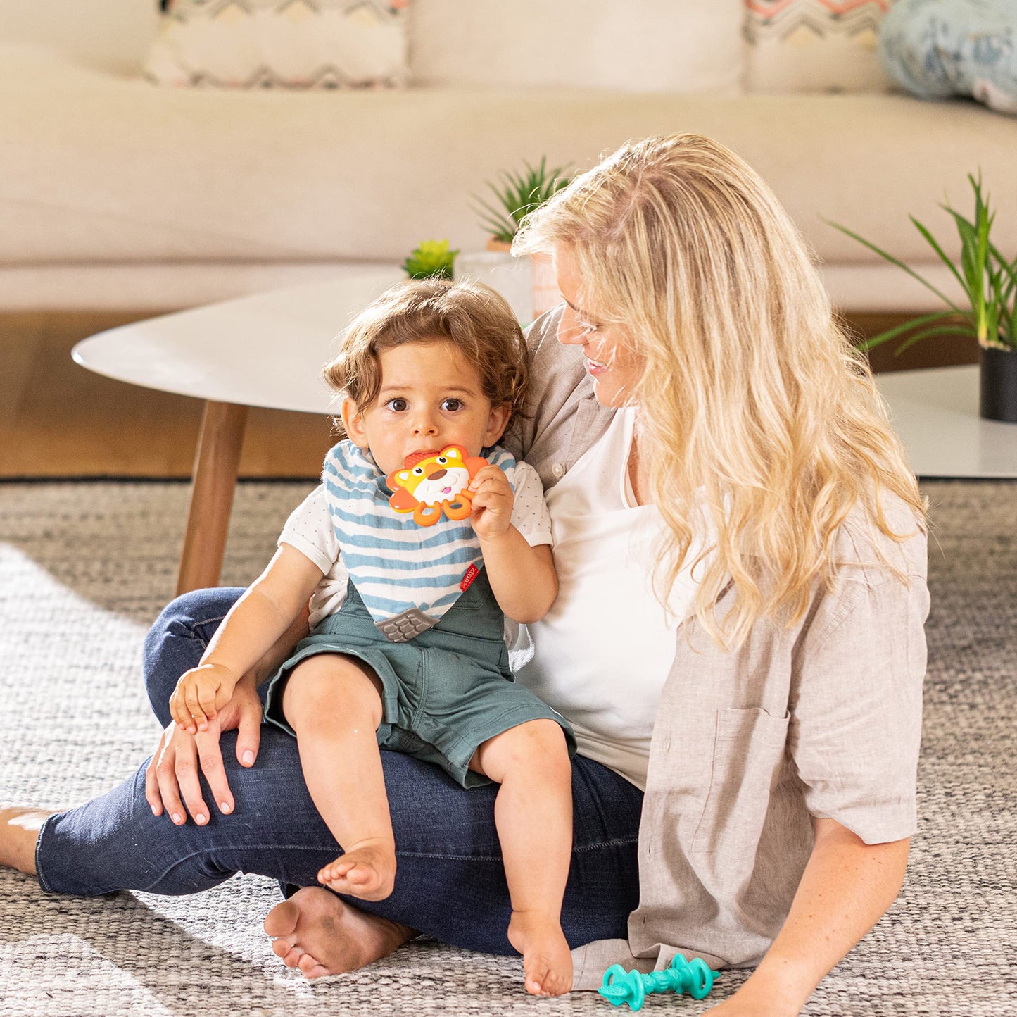 Nuby Vibe-Eez Vibrating Teether - Battery Powered - Textured Surface And Easy To Grasp Toy For Baby Teething Relief - 3+ Months - Lion