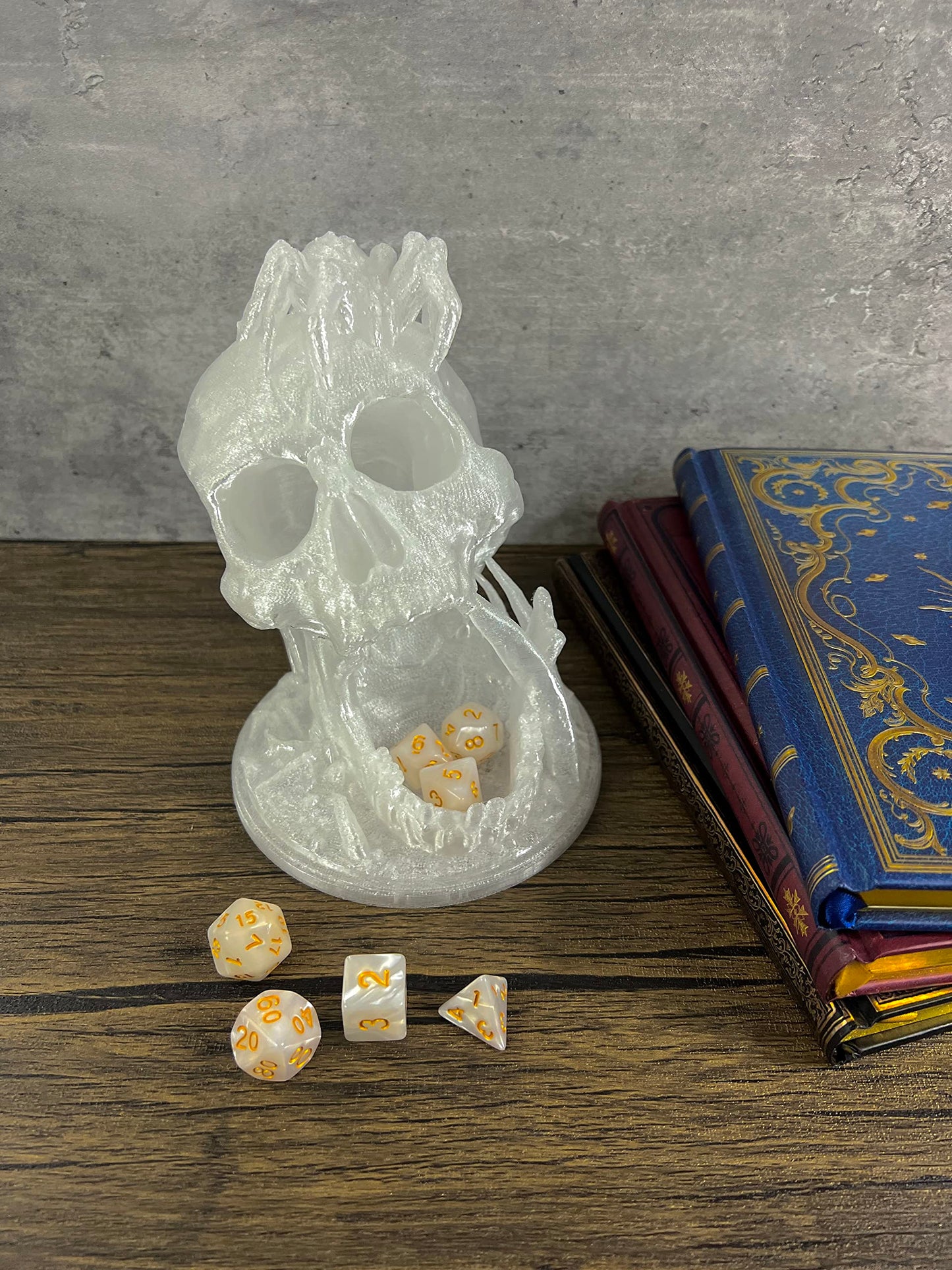 Munnygrubbers - 6.5'' Skull Dice Tower - (Random 7Pcs D20 Dice Set Included) - No Paint Odorless Plastic - Tabletop Roleplaying