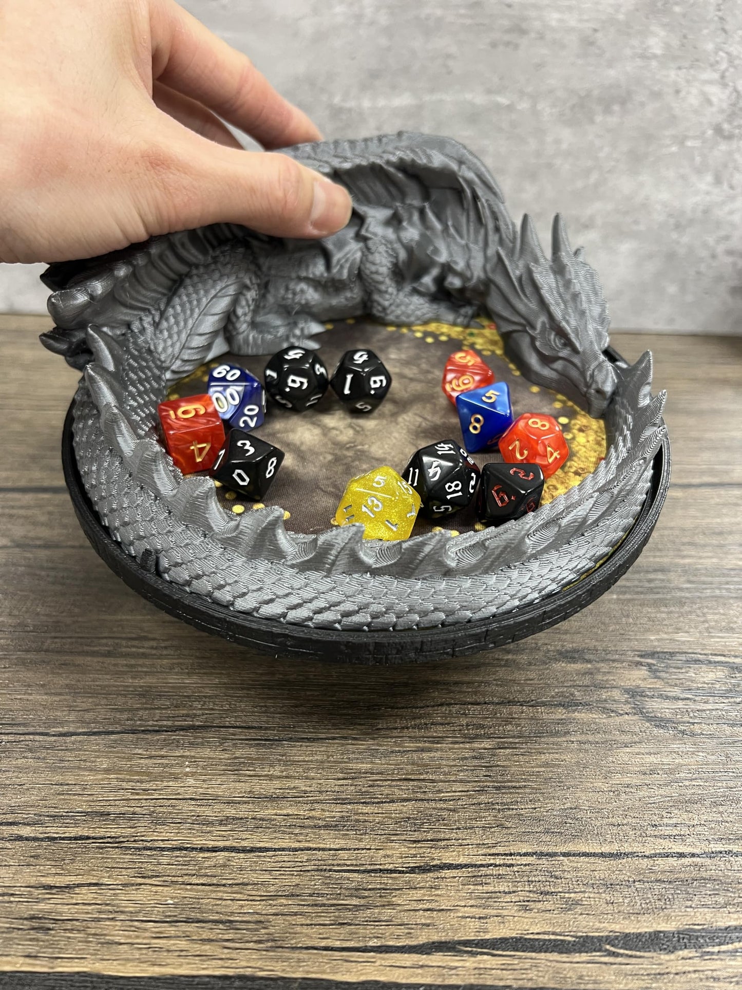 MunnyGrubbers - Dragon's Hoard Dice Tray - V2 - (Random 7pc D20 Dice Included) - Dice Jail - Dice Holder - Neoprene Rolling Mat