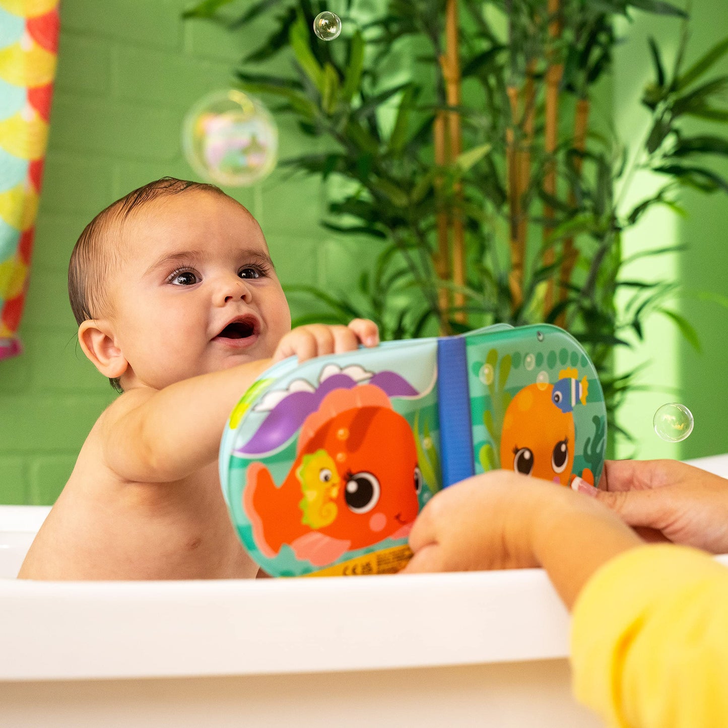 Bright Starts Splash, Splash Baby 15pc Bath Set - Waterproof Book, Rubber Ducky, Animal Toys and Stacking Cups, Unisex, 6 Months