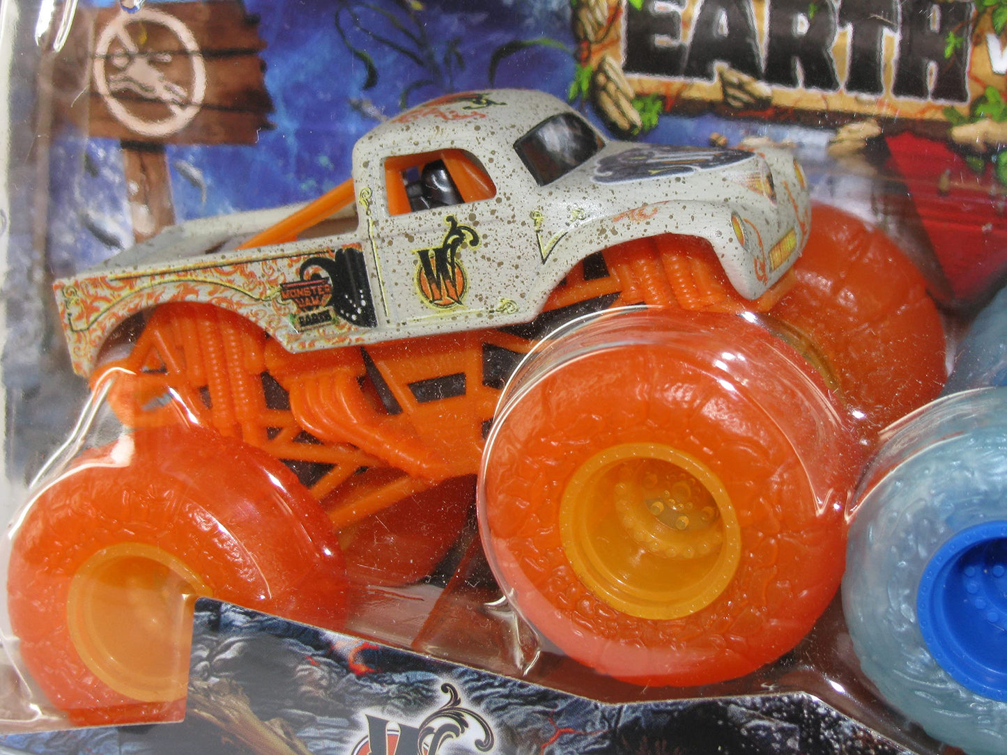 Monster Jam 2022 Earth Vs Surf Series 2-Pack 'W' Whiplash Earth Vs Grave Digger Surf