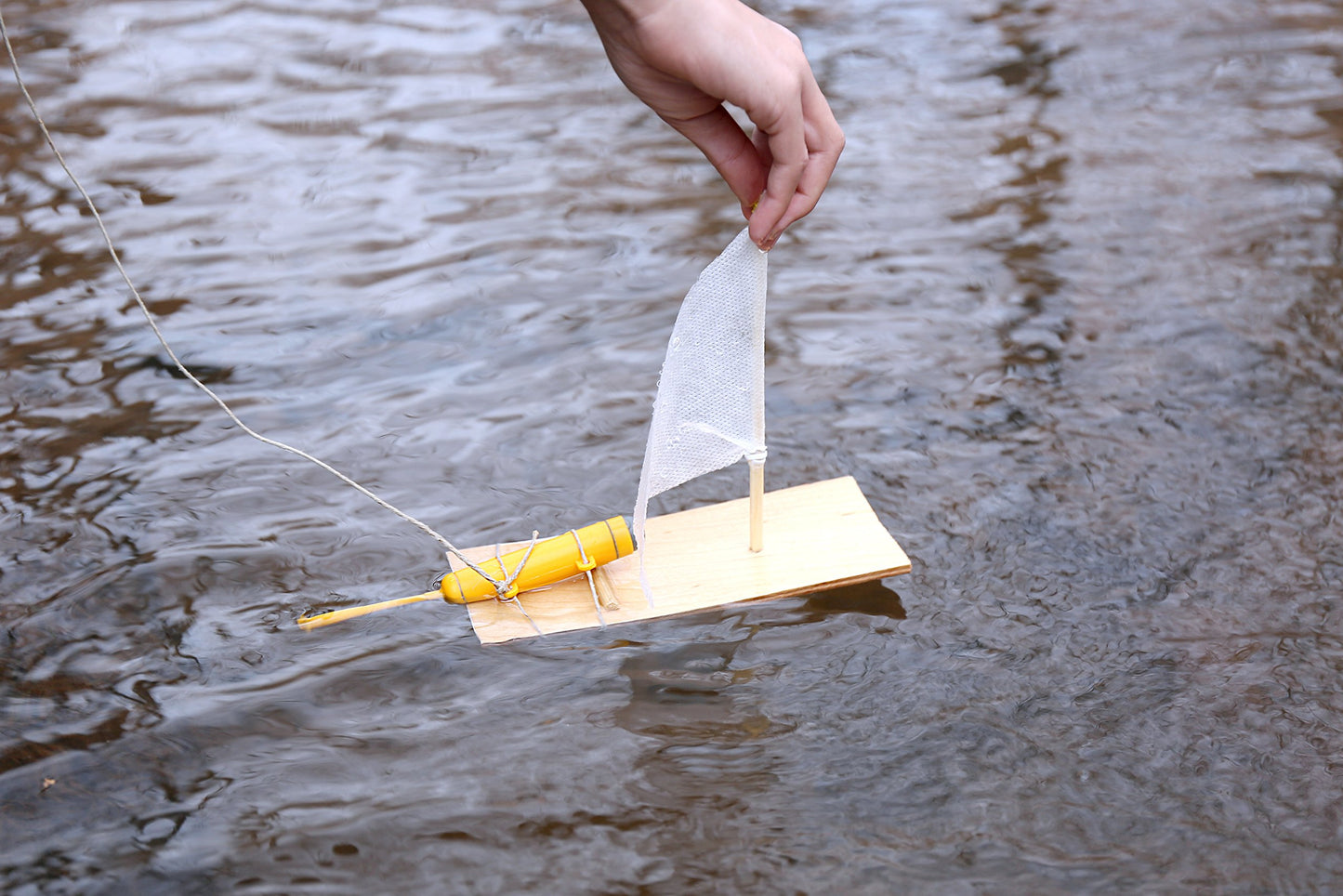 Kikkerland Diy Make Your Own Motor Boat Huckleberry Toy For Kids, Outdoor Activities