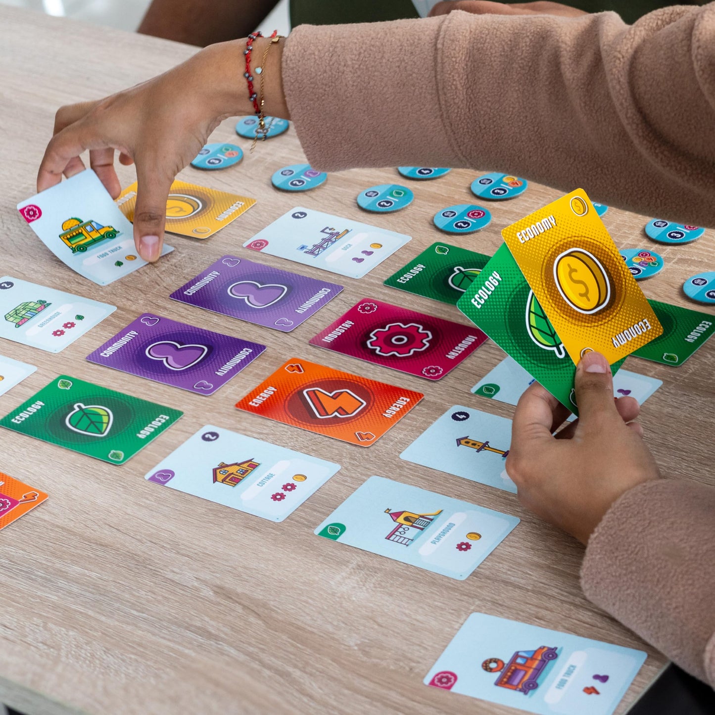 AEG & Flatout Games | Point City - A City Building Card Game for the Whole Family | Easy to Learn | Quick to Play | Ages 10+ | 1