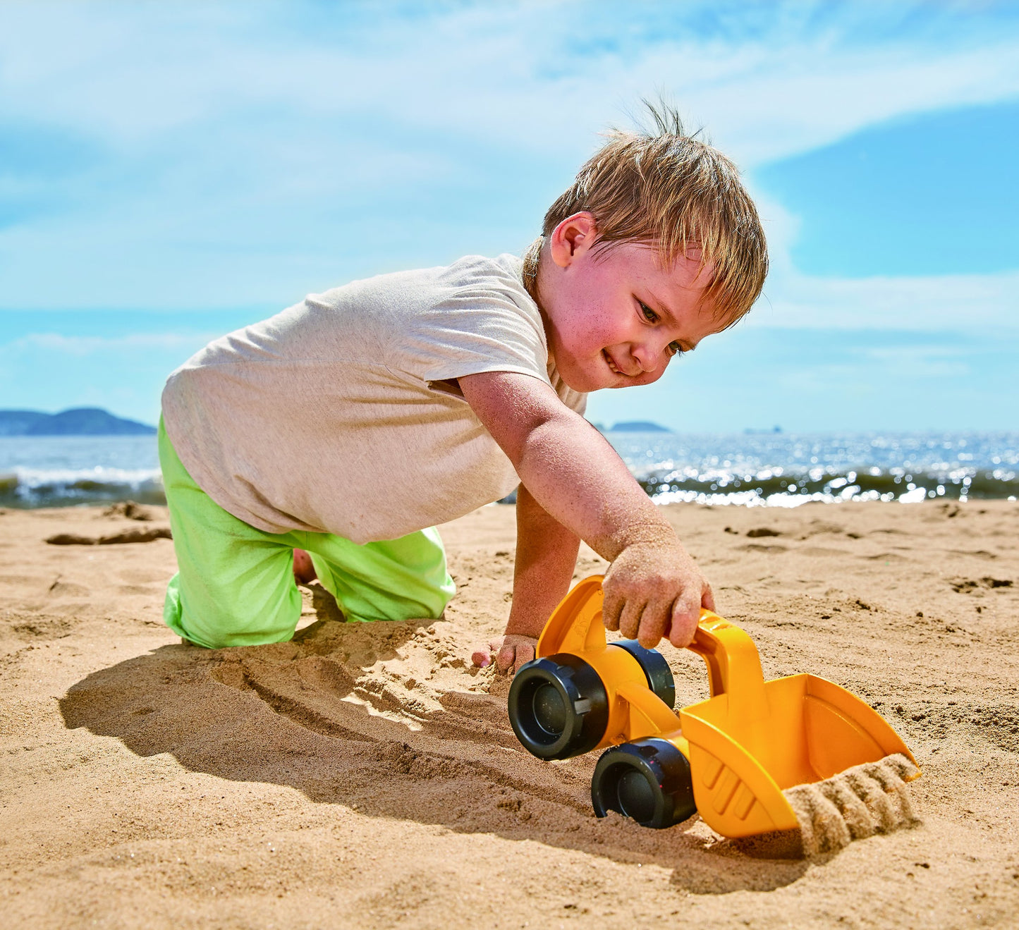 Hape Beach and Sand Toys Monster Digger Toys, Yellow, L: 9.1, W: 5.1, H: 5.3 inch