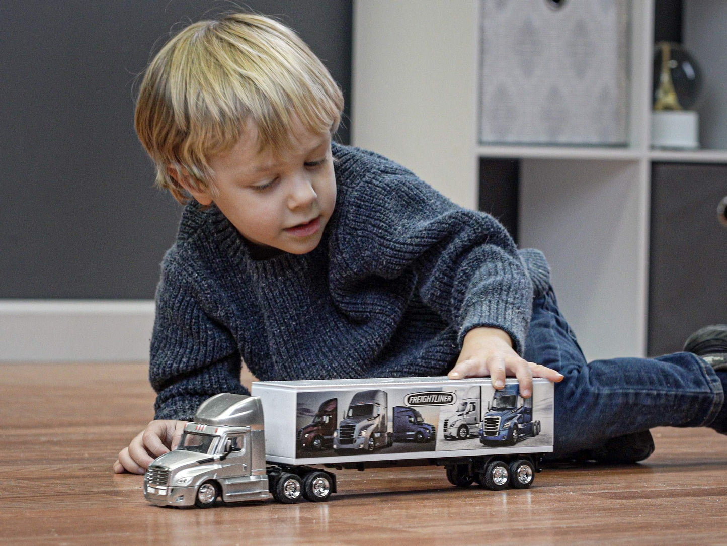 Wheel Master Freightliner Cascadia Tractor Trailer Play Toy Truck Vehicle for Kids, Freightliner Design, with Functions, Pre Bui