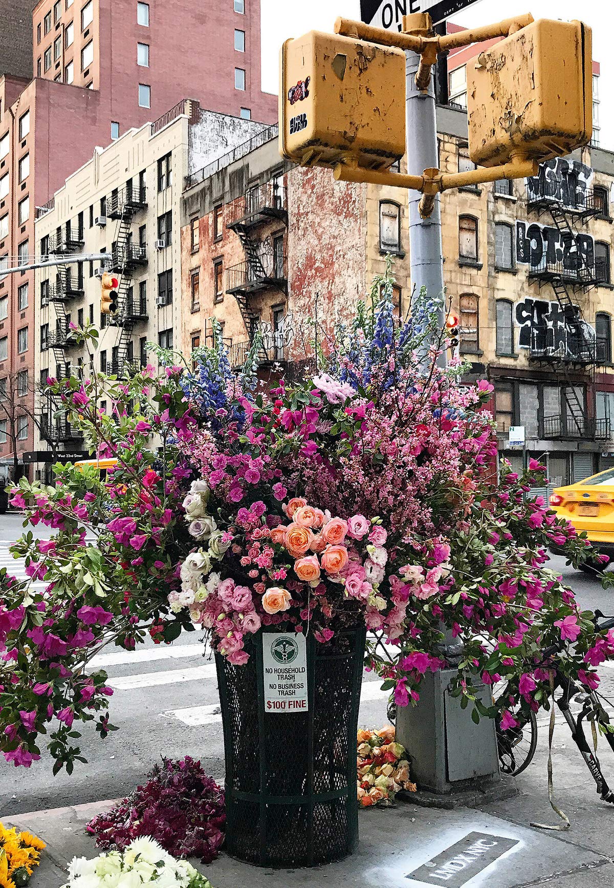 Ravensburger 300-Piece Jigsaw Puzzle - Flowers in New York, Vibrant, Glare-Free, 15.5x10.5 inches, Cardboard, Multicolor, Model