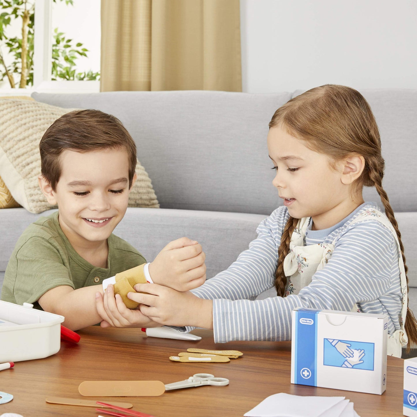 Little Tikes First Aid Kit Realistic Doctor Pretend Play Toy for Kids, Includes 25 Accessories, Ages 3+