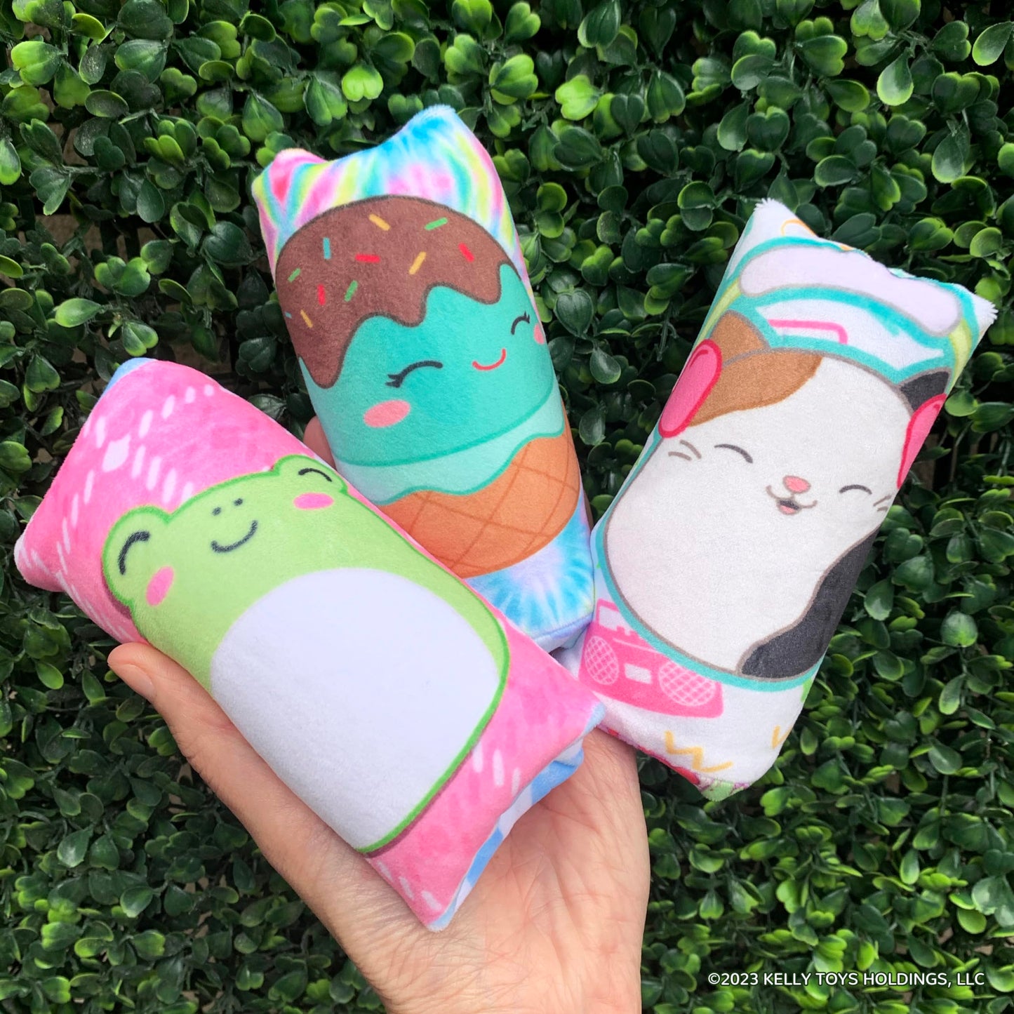 Top Trenz Squishmallows Flippin' Cute Reversible Water Wiggler, Sensory Plush Water Snake With Winston The Owl & Lola The Unicor