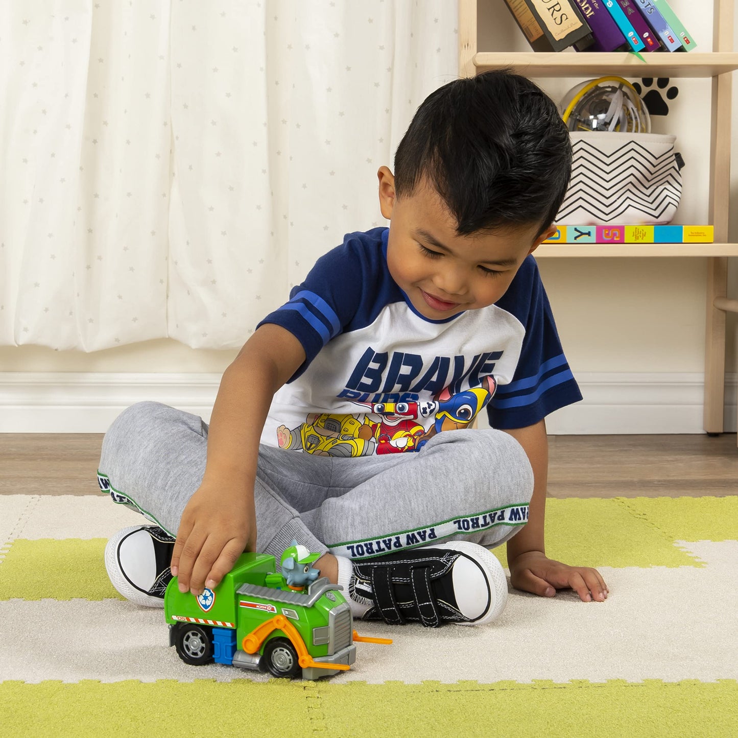 Paw Patrol Rocky’s Recycle Truck Vehicle with Collectible Figure, Multicolor, Plastic, Model 20114312, for Kids 3+