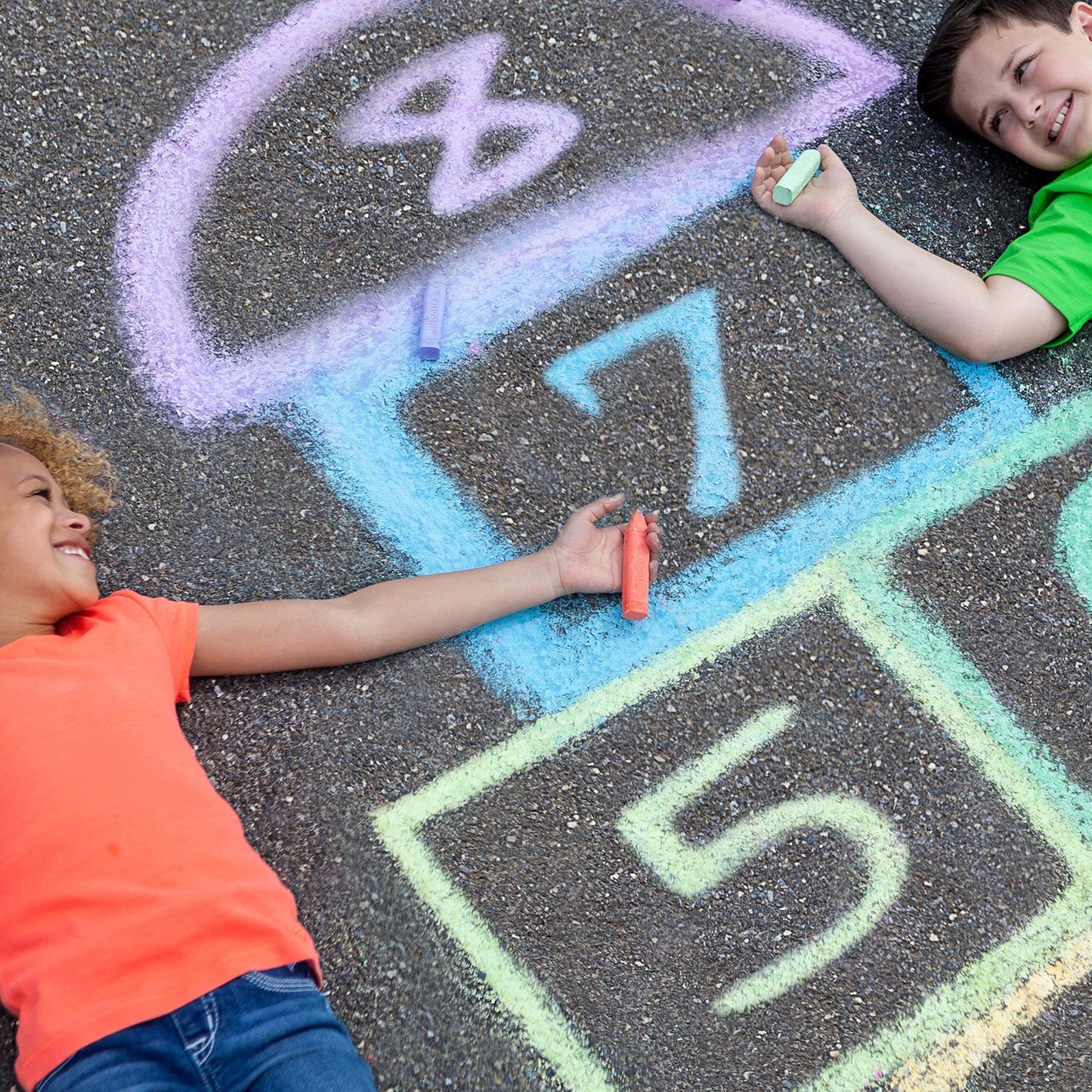 Crayola Ultimate Washable Chalk Collection 64ct - Multi Color Anti-Roll Sidewalk Chalk for Kids, Ideal for Outdoor Use