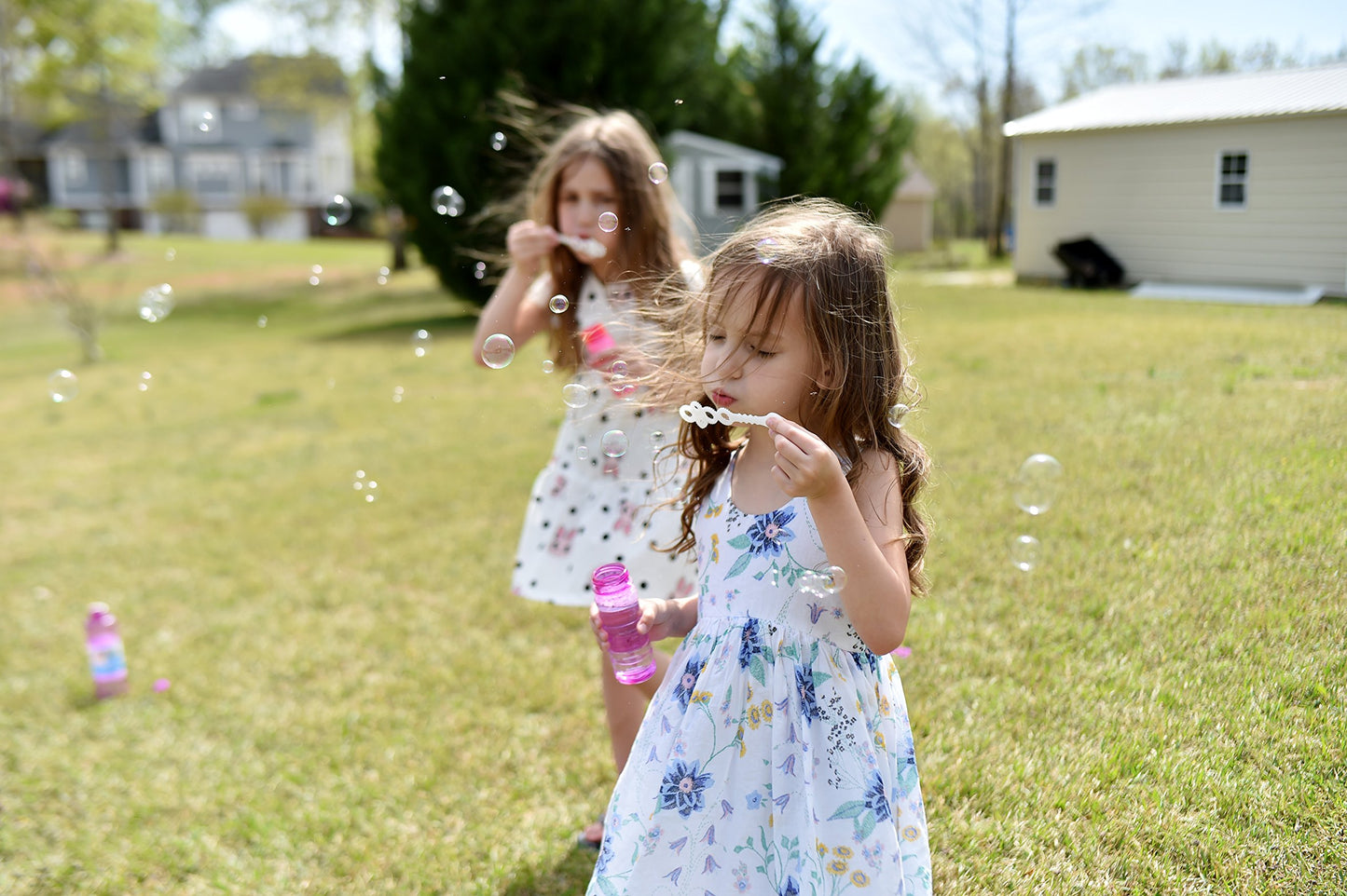 Maxx Bubbles 32 Oz Bubble Solution - Easy Grip Bottle For Kids | Refill Toy Bubble Machines | Outdoor Summer Fun - Colors May Vary