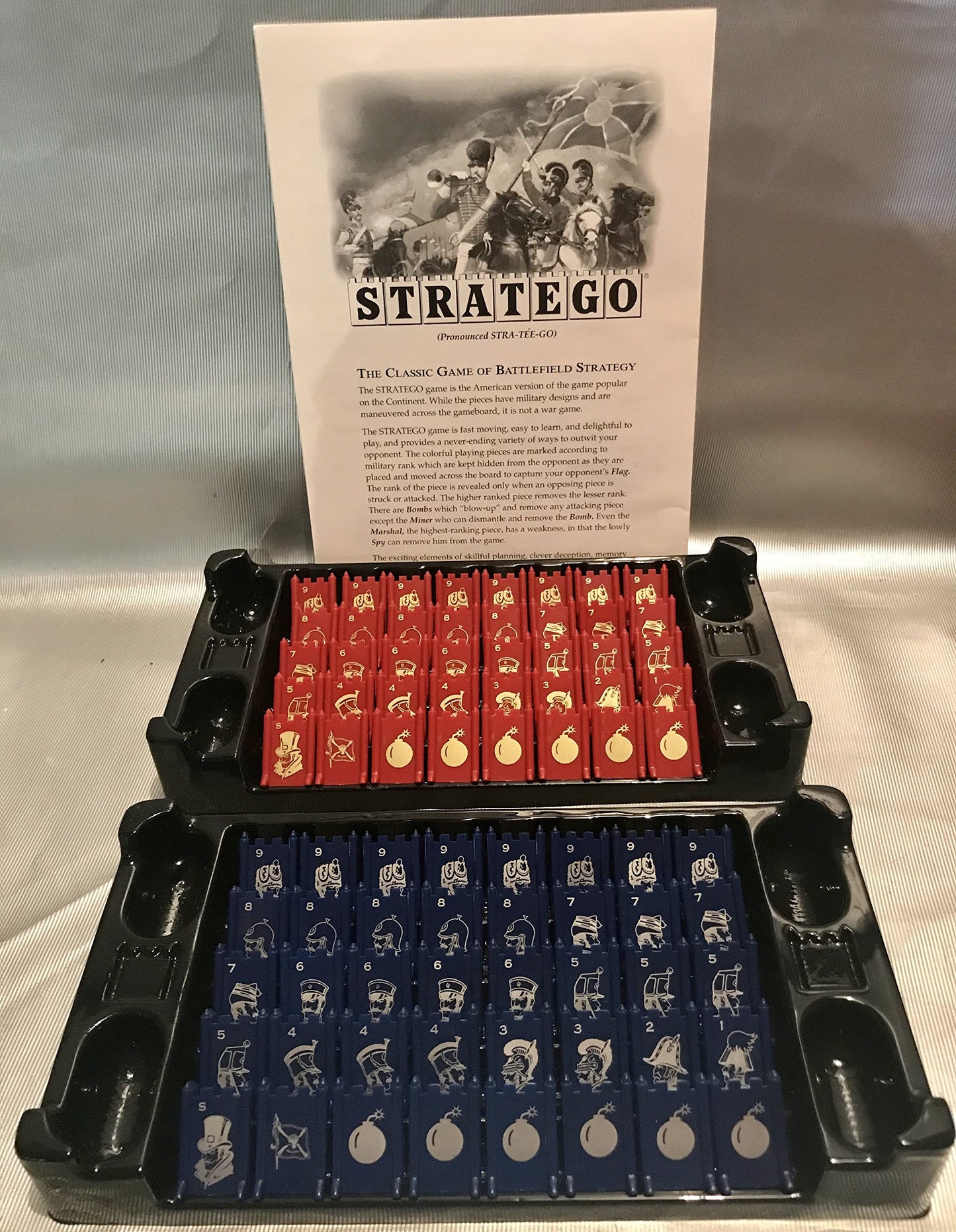 Hasbro Gaming Stratego Nostalgia