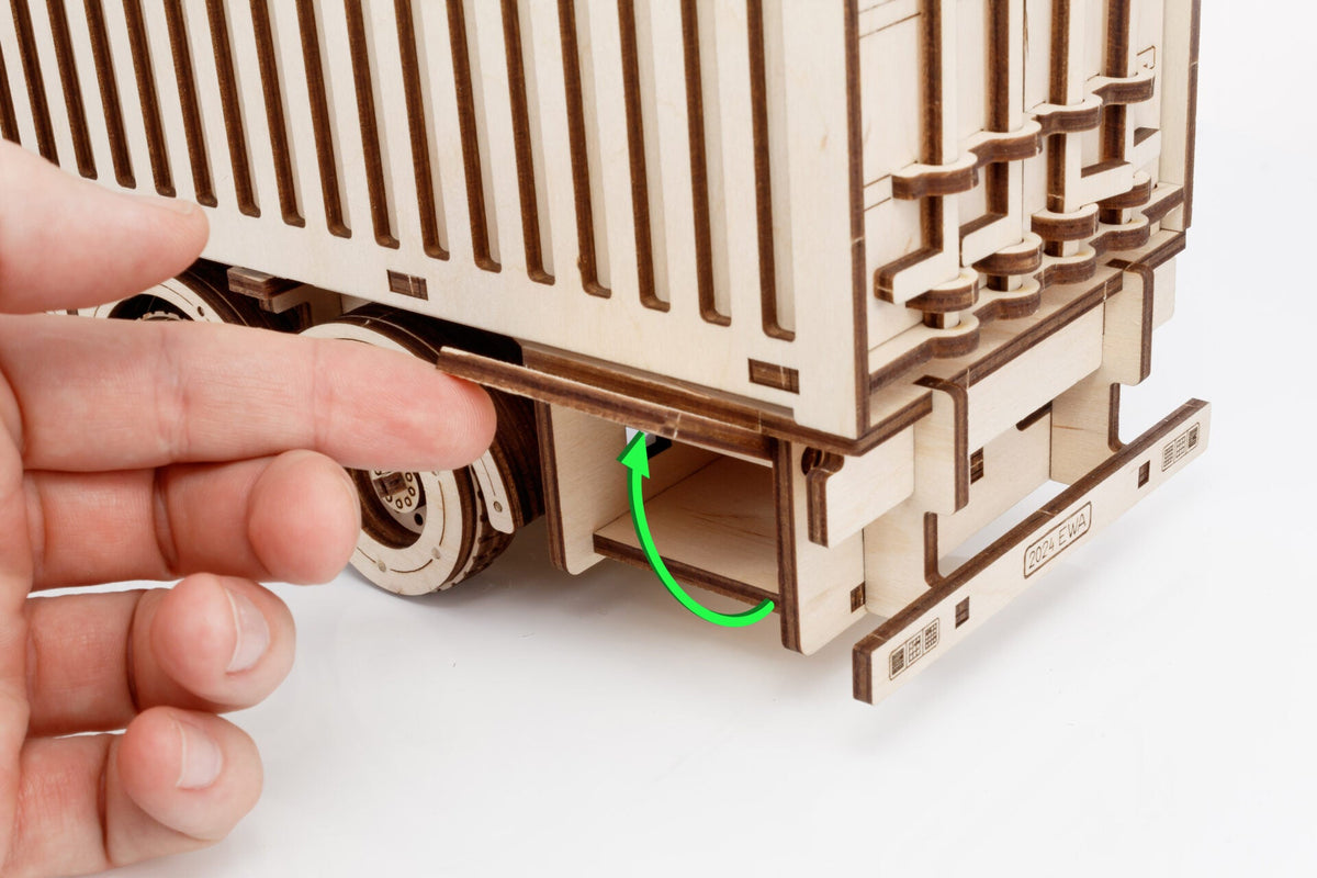 Container Semitrailer for Road King — Mechanical Wooden Model, 238 Pieces