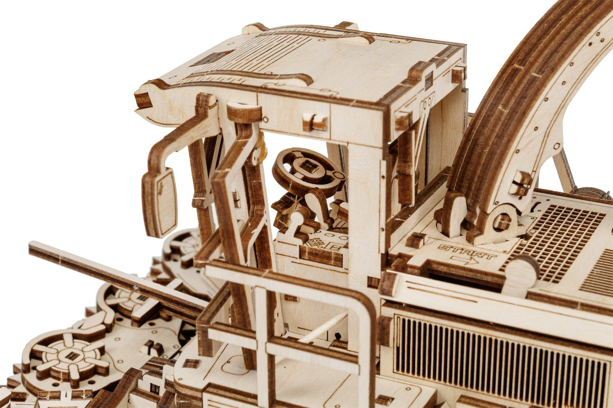 Forage Harvester FS80 Pro — Mechanical Wooden Model, 580 Pieces
