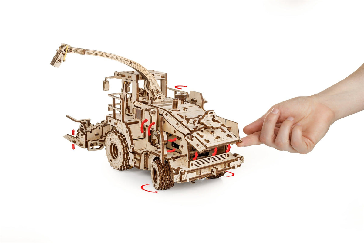 Forage Harvester FS80 Pro — Mechanical Wooden Model, 580 Pieces