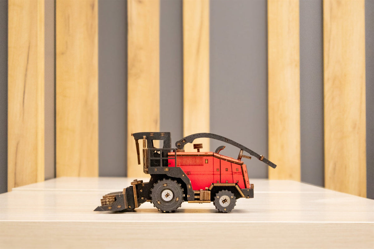 Red Forage Harvester FS80 Pro — Mechanical Wooden Model, 181 Pieces