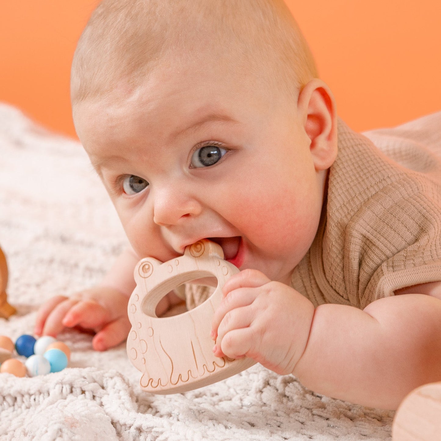 Soothing Giraffe Teether with Organic Cotton Bag | Made in the USA 🇺🇸