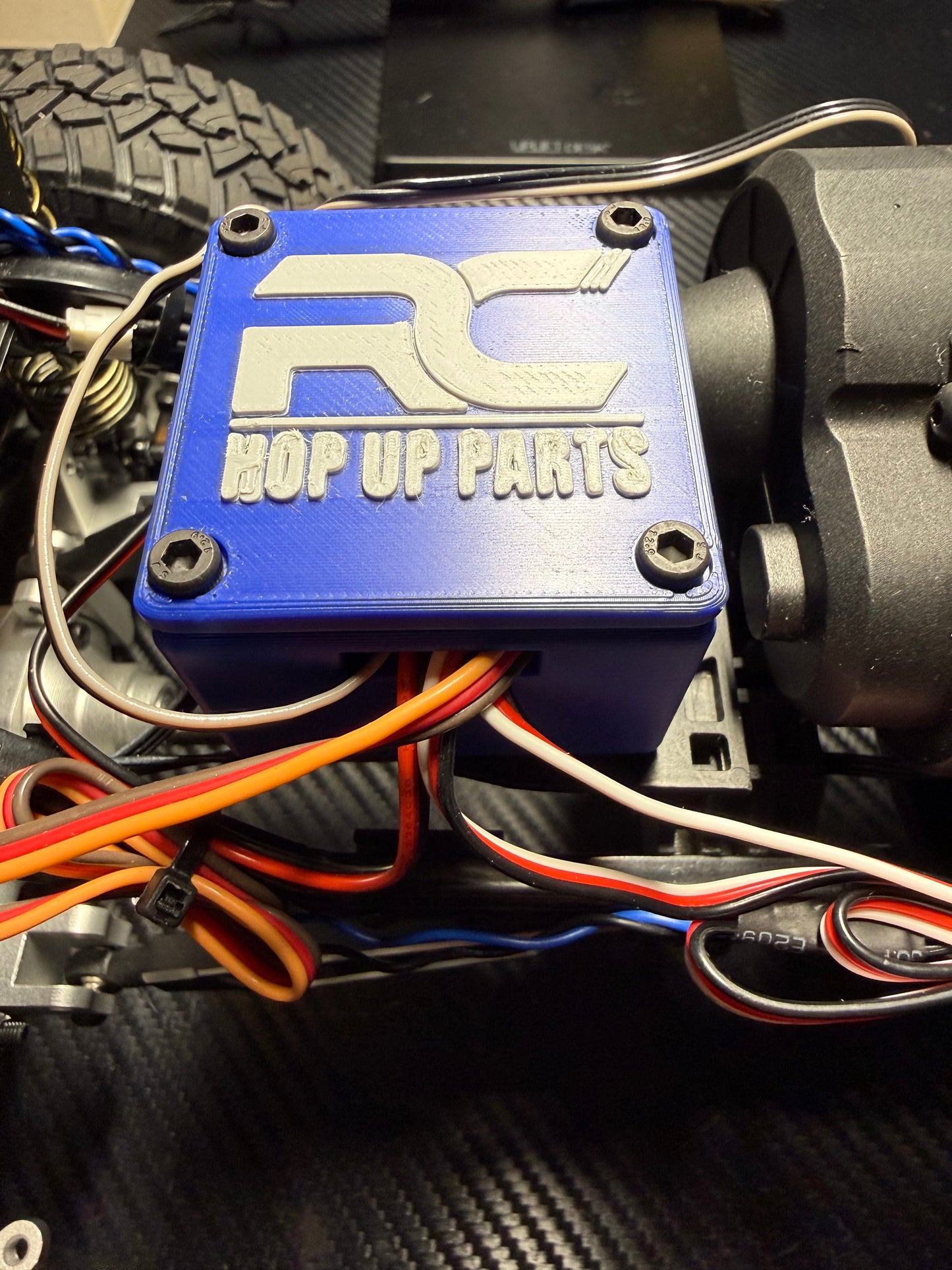 RC Hop Up Parts Large RC Receiver Box Red, Threaded M3 Inserts and Lid for CEN Racing F450, F250, Sicario