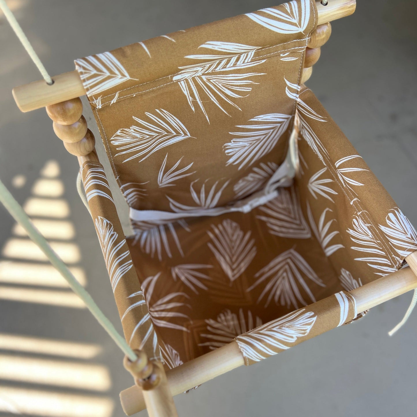 Outdoor High Back Baby & Toddler Swing-Nutmeg Leaf