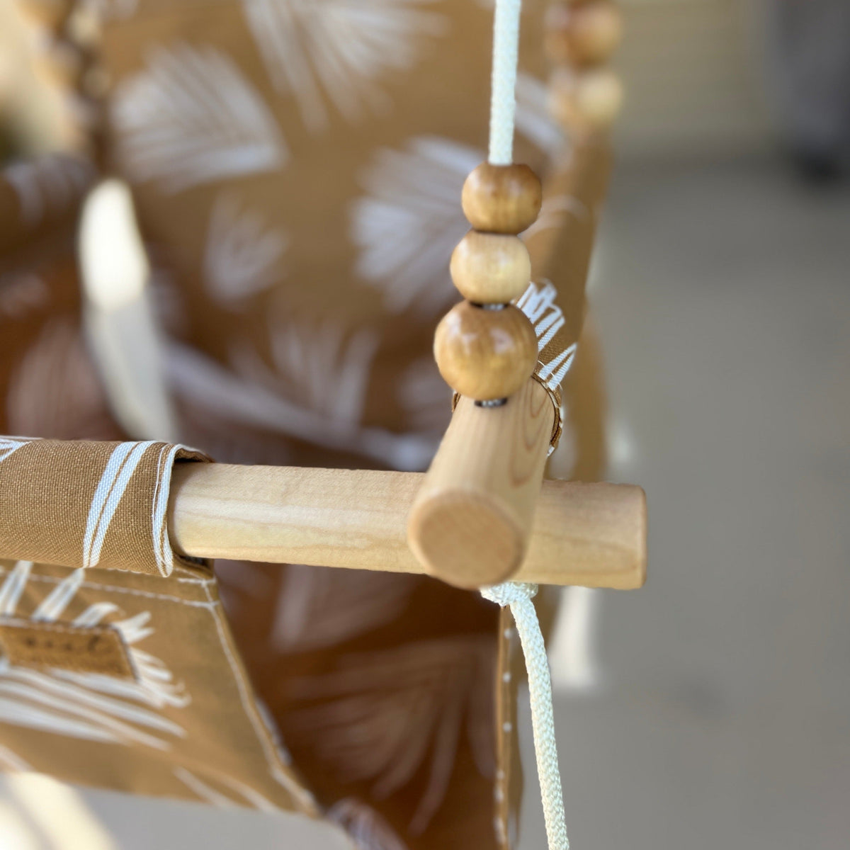 Outdoor High Back Baby & Toddler Swing-Nutmeg Leaf